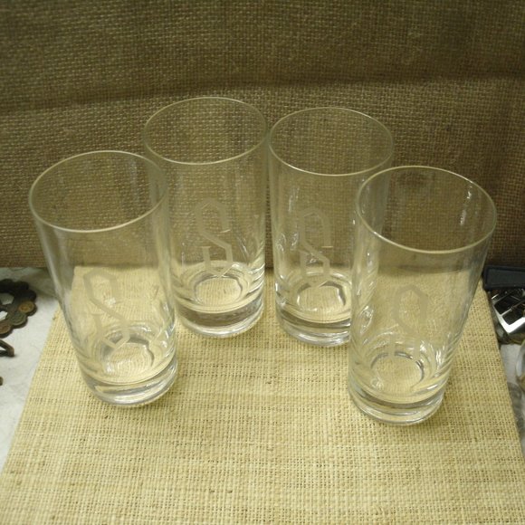 Vintage S initial Etched Glass Set of 4 - Picture 3 of 16